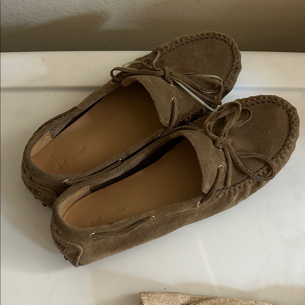 H&M leather boat shoes.